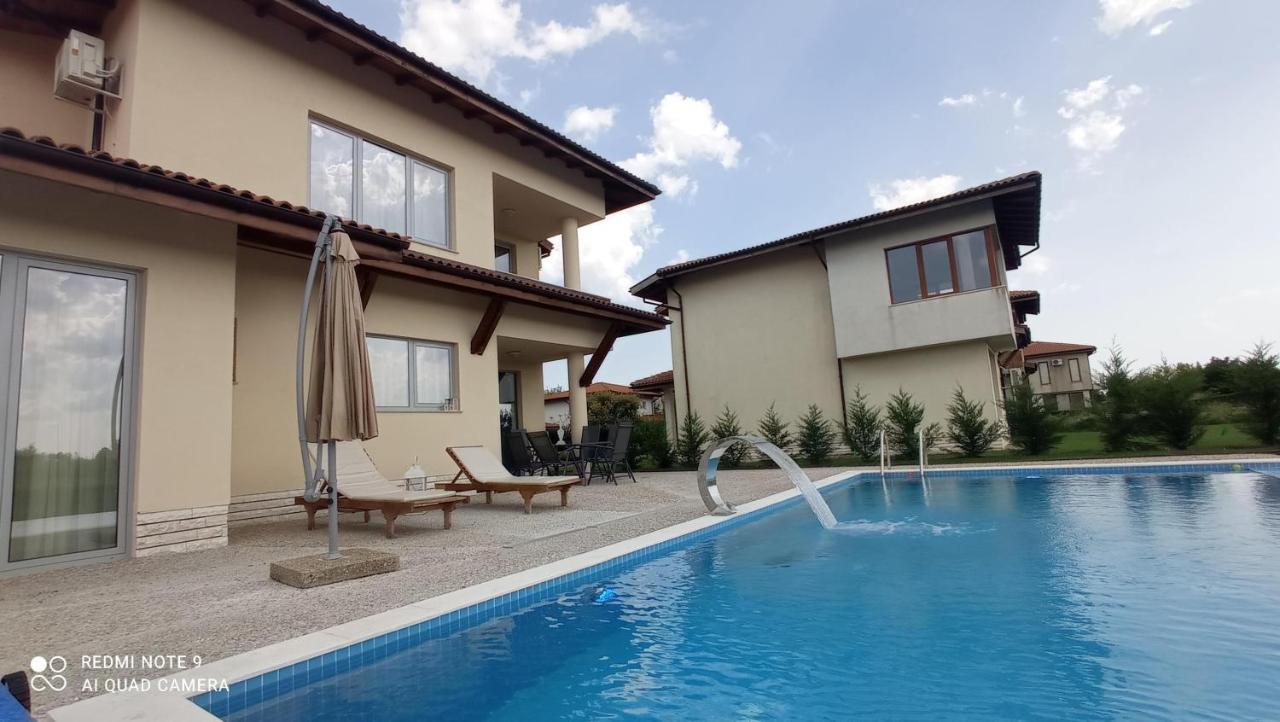 Lighthouse Apartments And Villas Balchik Esterno foto