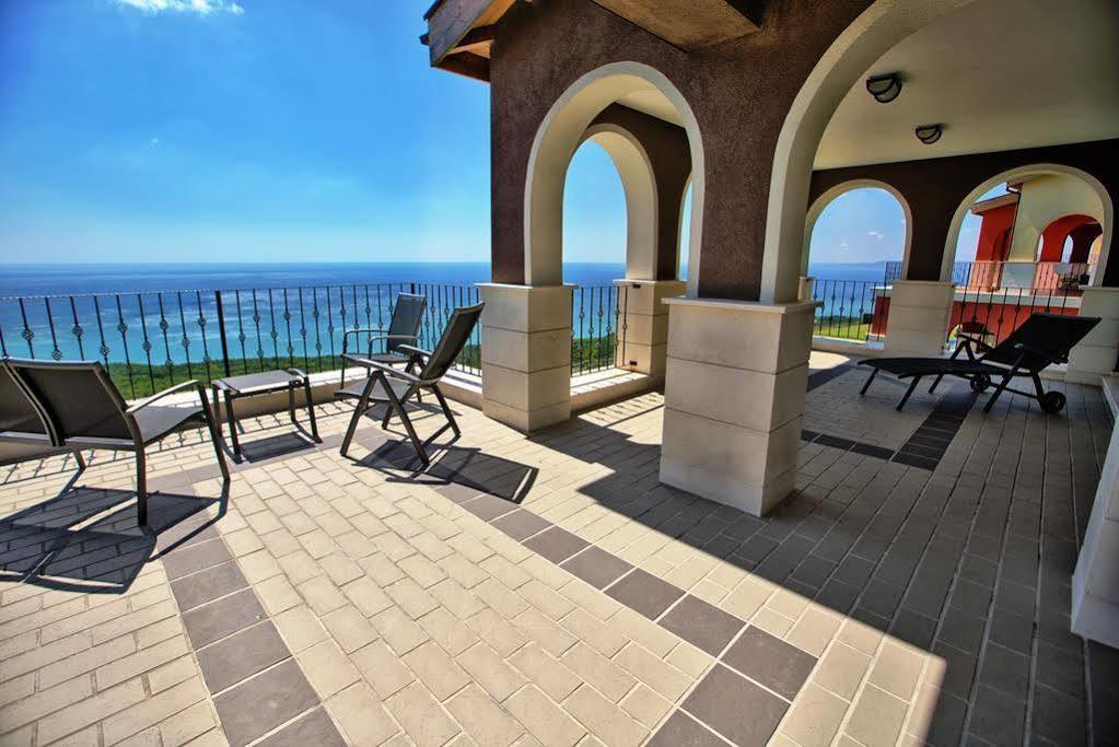 Lighthouse Apartments And Villas Balchik Esterno foto